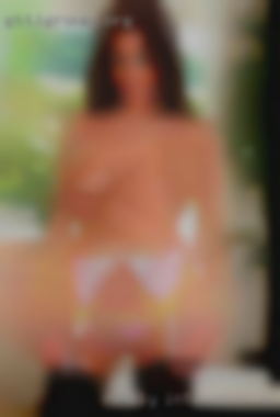 Really into woman millionaire ass play/anal.